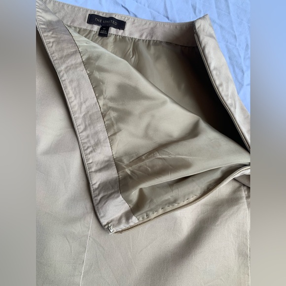 The LIMITED tan skirt, front pockets (unopened) wrinkle resistant, lined 12 - Picture 6 of 6